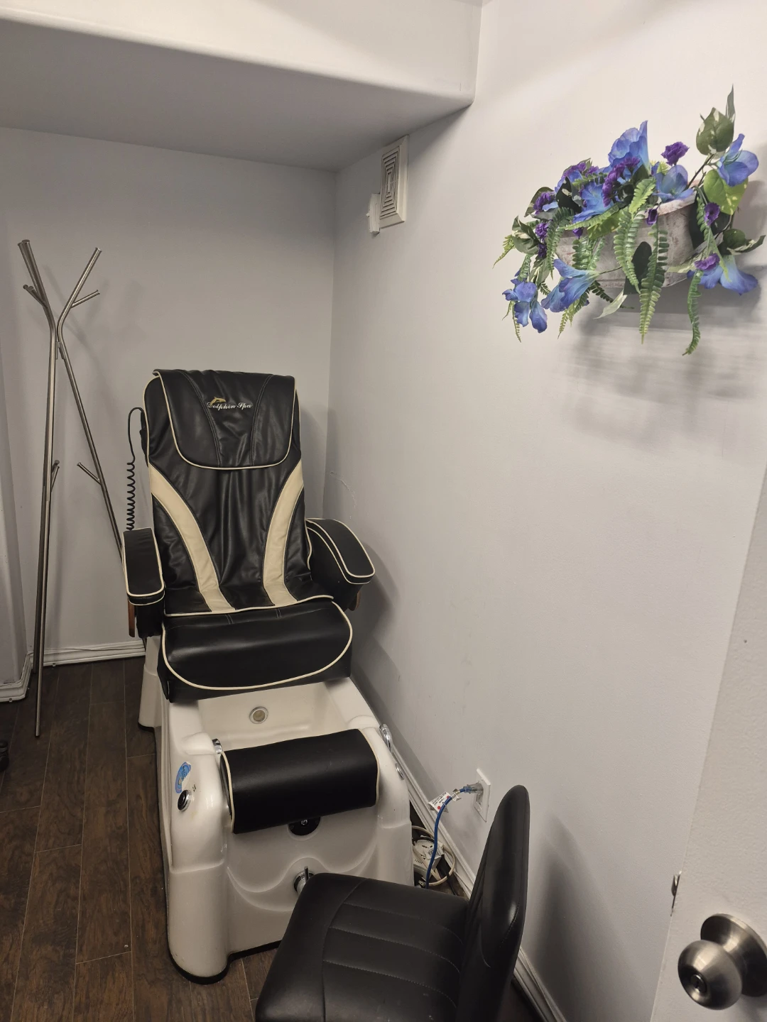 Pedicure Spa Chair with Foot Bath and stool - photo 2