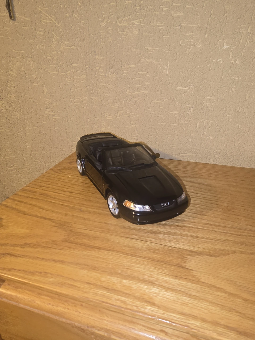 1:18 Black Ford Mustang Convertible Model Car