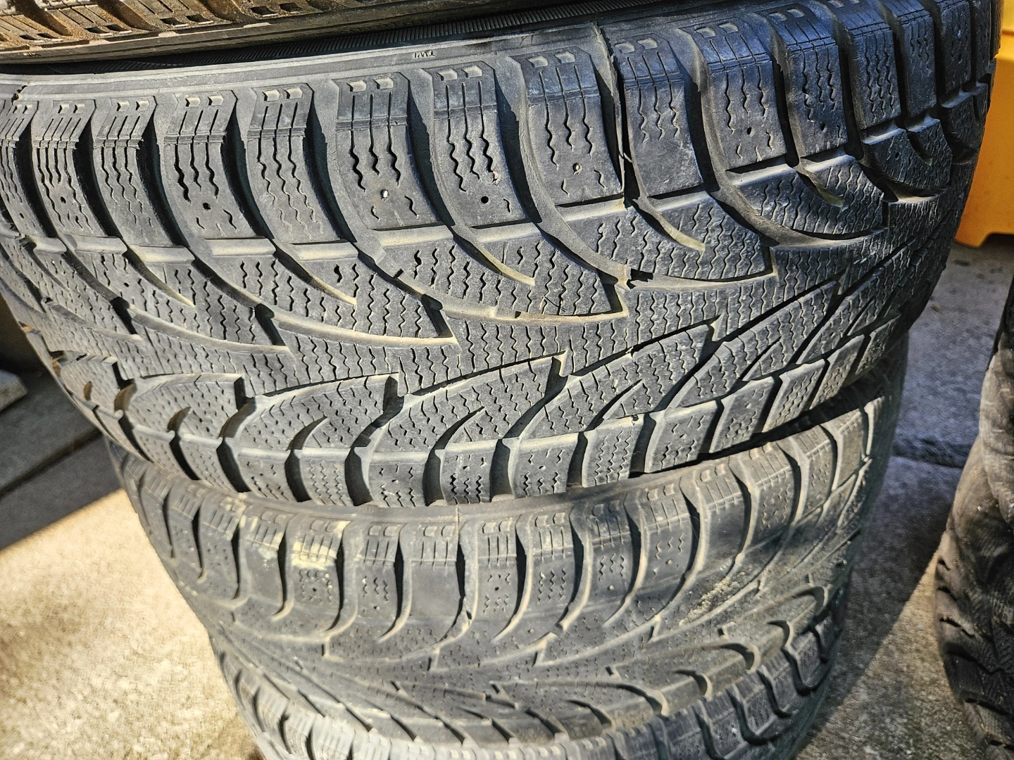 LIKE NEW! 215/60/16, 5 x 114.3 winter tires and rims - photo 5