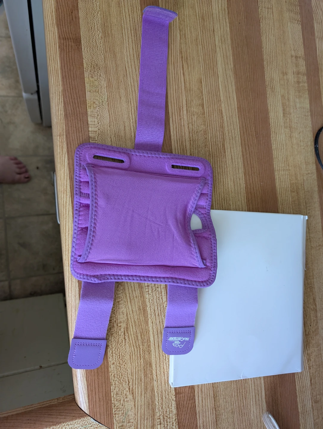 NuCamper Purple Right Wrist Brace - Size S brand new - photo 2