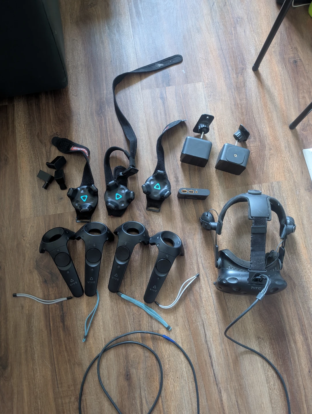 Full & Upgraded HTC Vive Virtual Reality Kit (with body sensors)