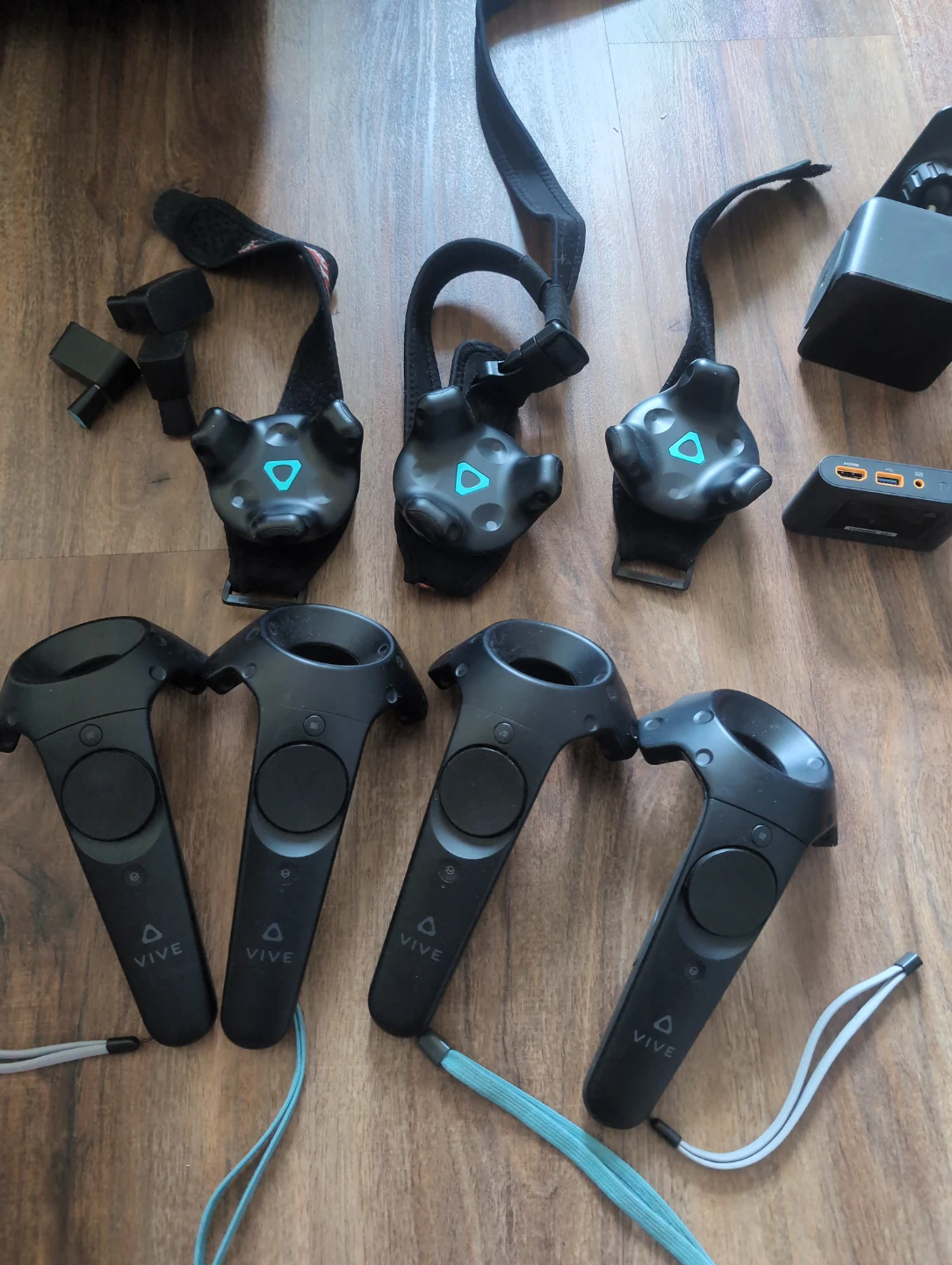 Full & Upgraded HTC Vive Virtual Reality Kit (with body sensors) - photo 3