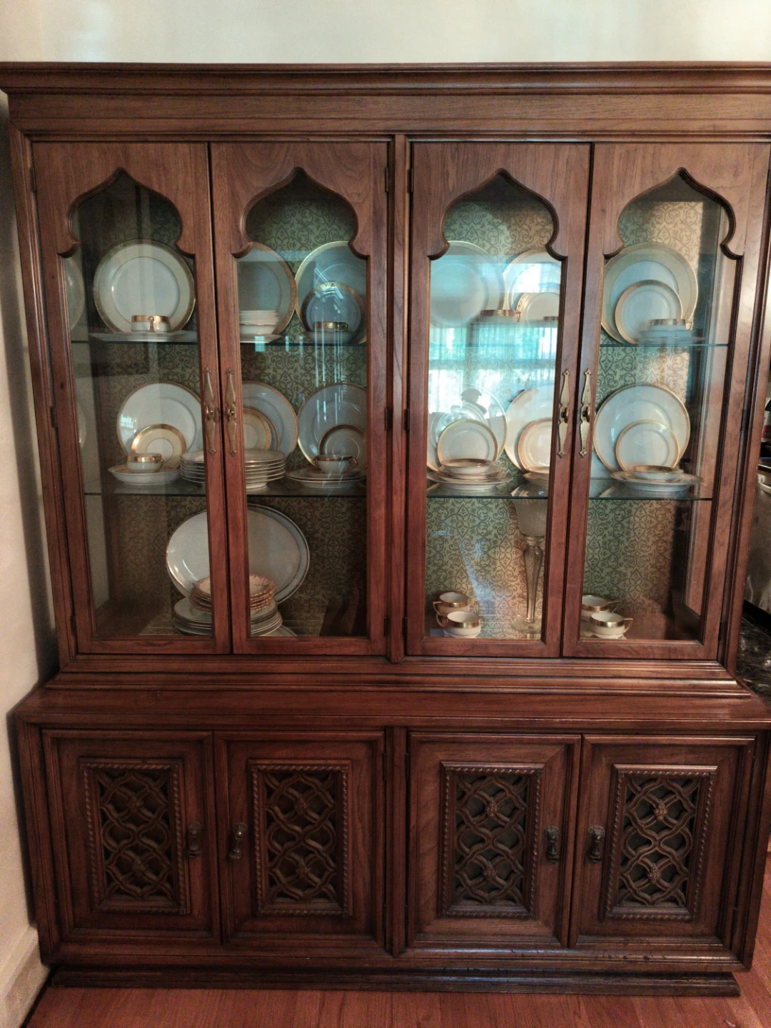 Vintage  China  Cabinet - photo 3