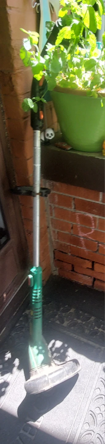 Weed Eater Electric String Trimmer - photo 4