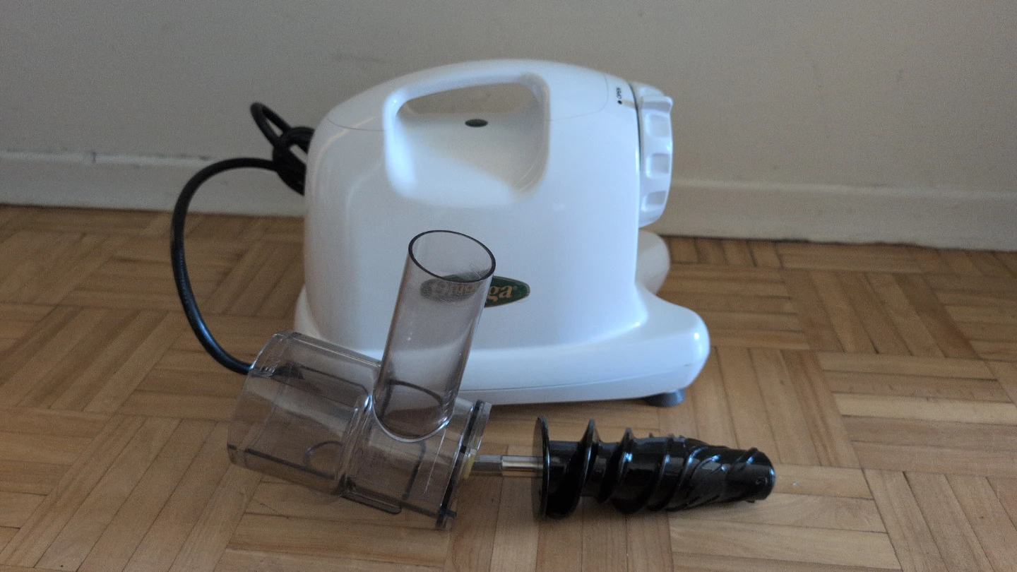 Omega Masticating Juicer - White (Slow / Cold Press) - photo 2