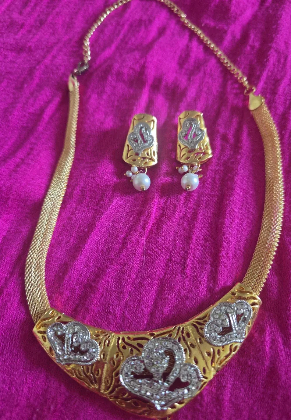 New Gold Tone Necklace and Earrings Set with Pearls
