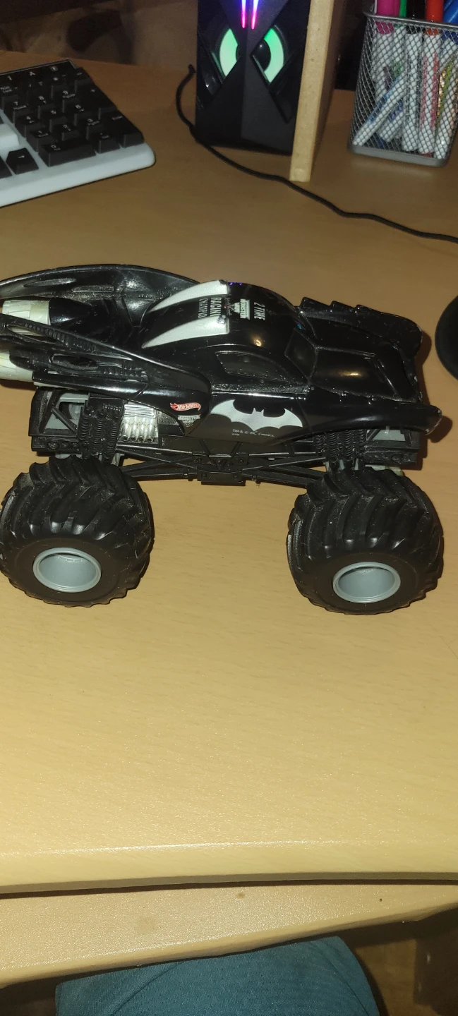 Hot Wheels Monster Jam Exclusive Batmobile Monster Truck - photo 4