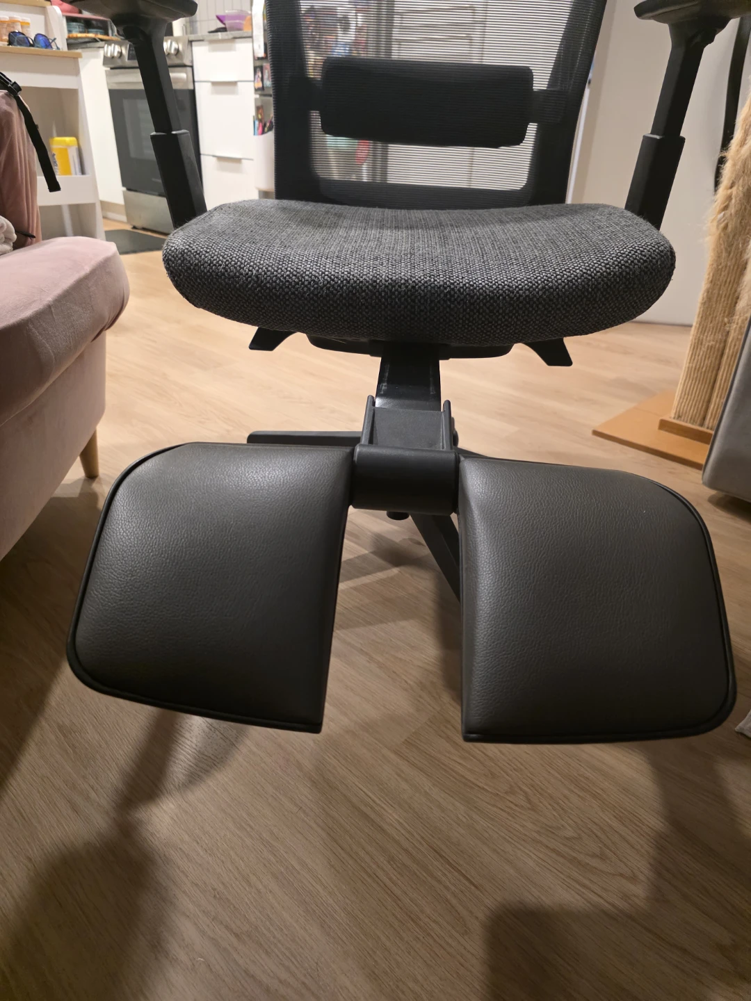 Autonomous Office Chair with Footrest - photo 3