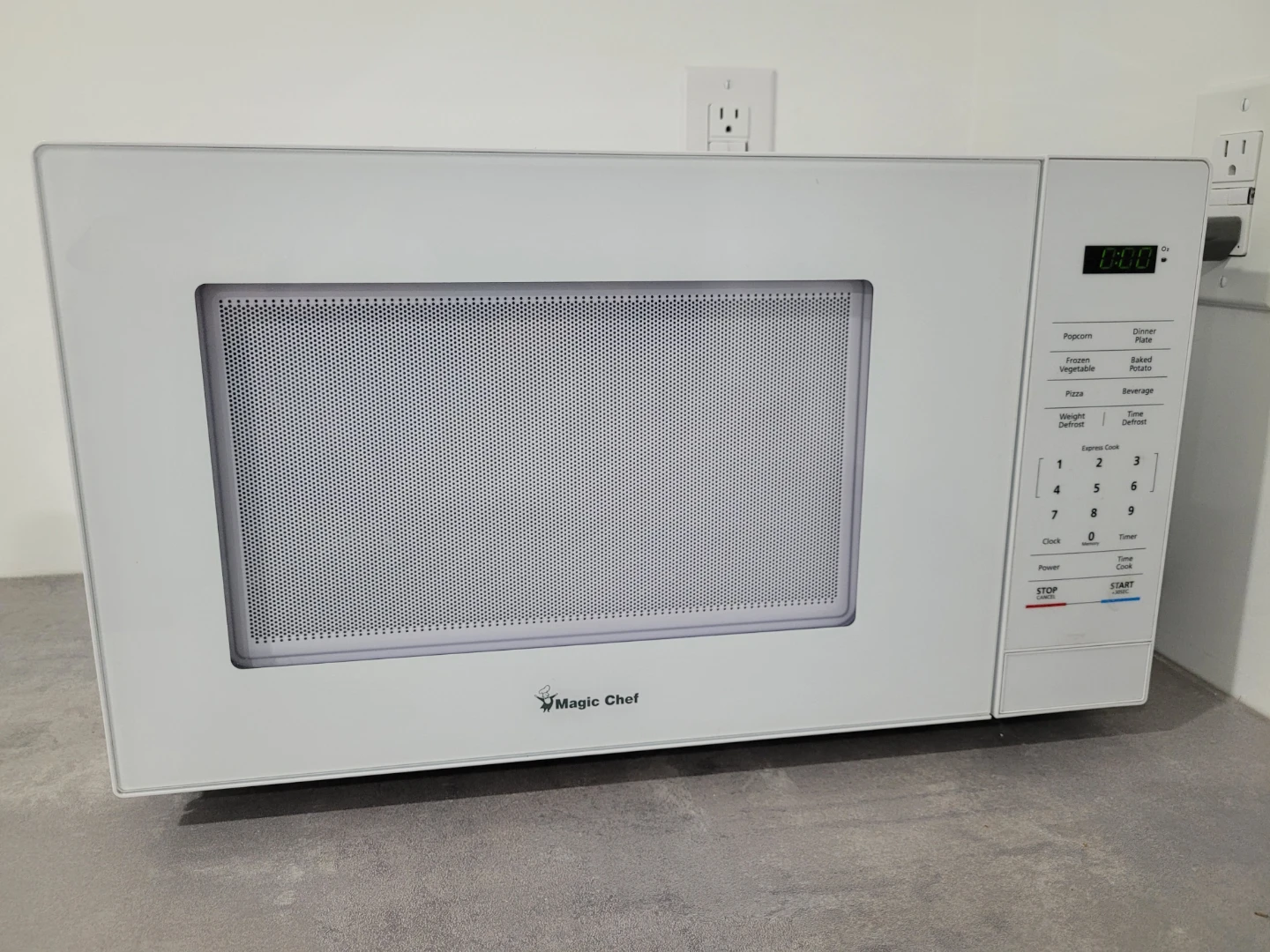 Magic Chef  Countertop Microwave Oven in White
