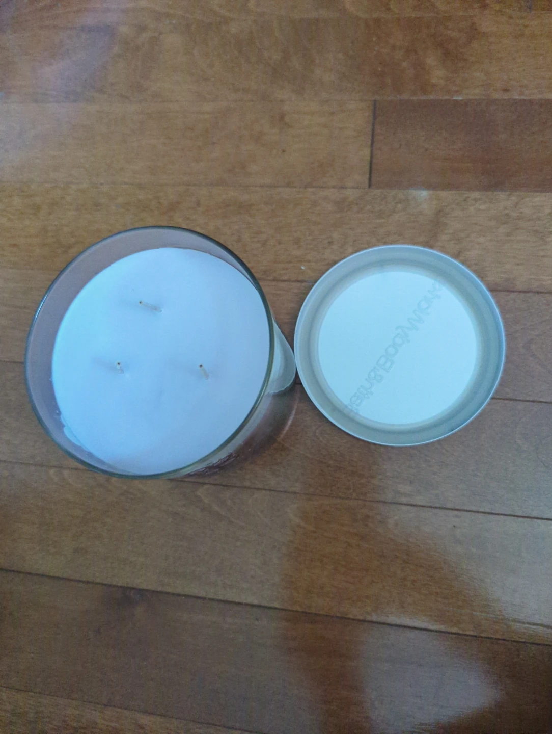 Bath & Body Works Snowflakes & Cashmere 3-Wick Candle - photo 2