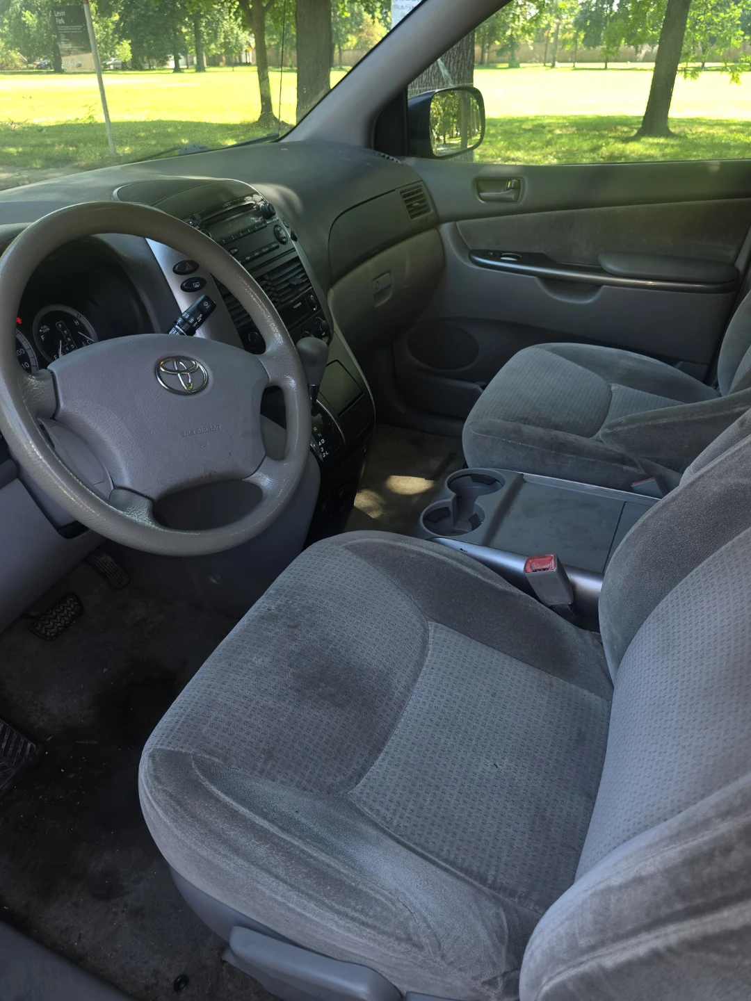 Toyota Sienna LE - photo 5