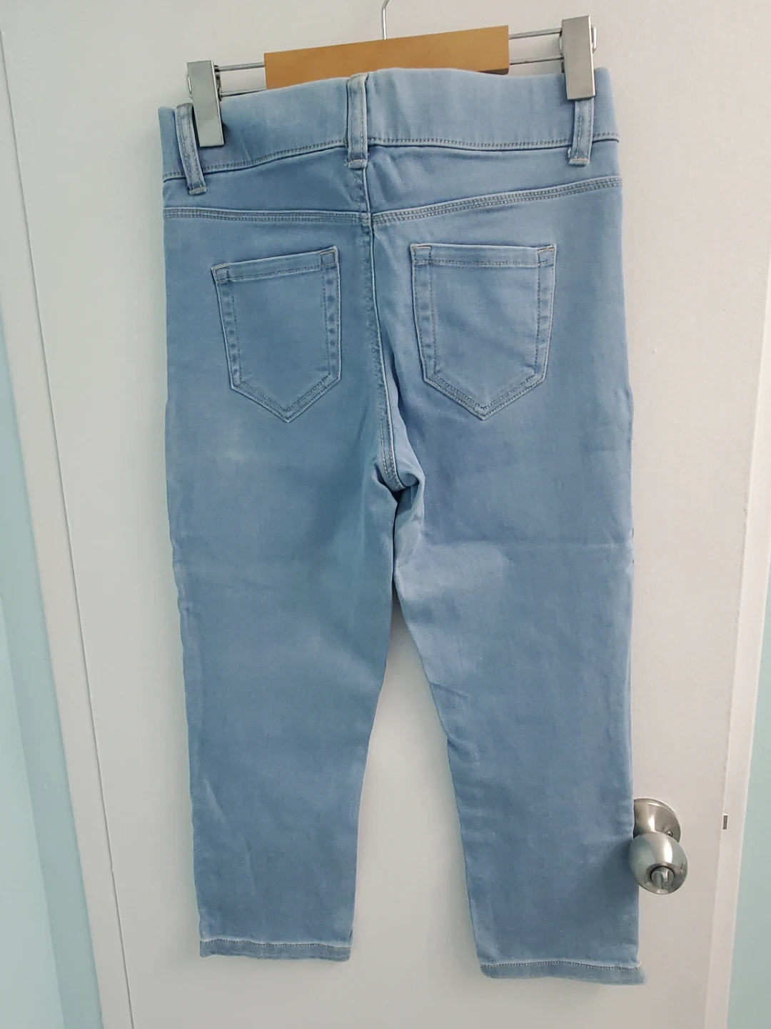 Moving Sale!!! Light Wash Denim Capris with Zipper Ankle Detail - photo 3