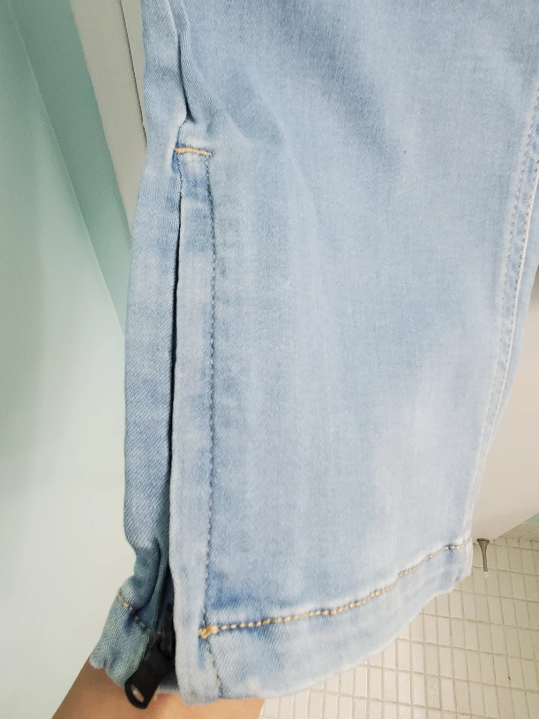 Moving Sale!!! Light Wash Denim Capris with Zipper Ankle Detail - photo 5