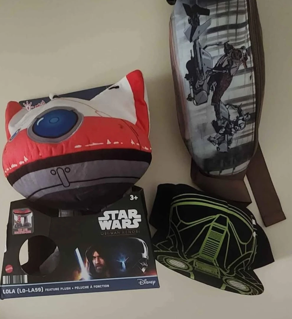 Star Wars Obi-Wan Kenobi Lola Plush and Darth Vader Hat Bundle - photo 2