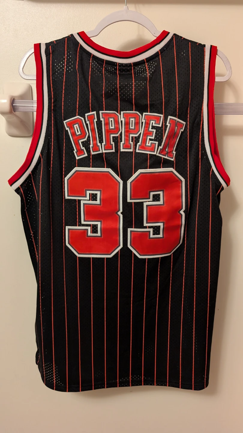 1995-96 Chicago Bulls Scottie Pippen Jersey - photo 2