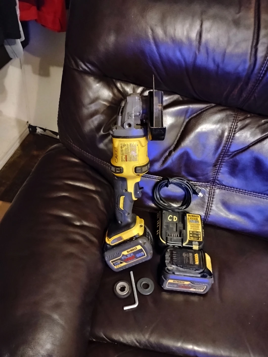 DeWalt 20V/60V FLEXVOLT Angle Grinder Kit - photo 4