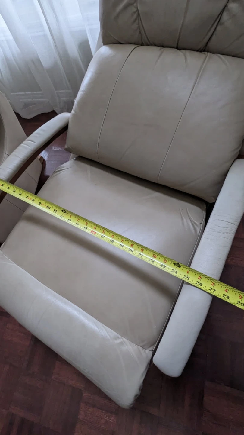 Pair of beige reclining chairs - photo 2