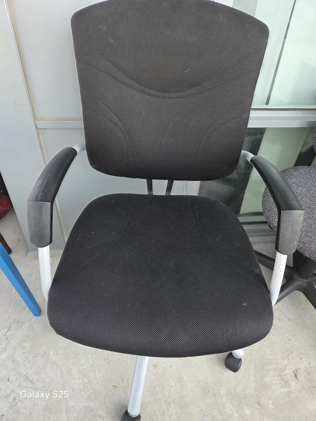 Black Office Chair - photo 2