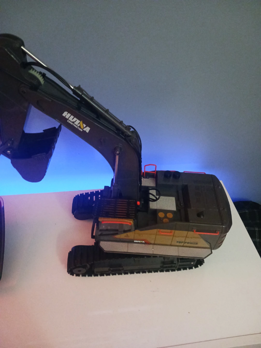 HUINA RC Excavator Toy - photo 3