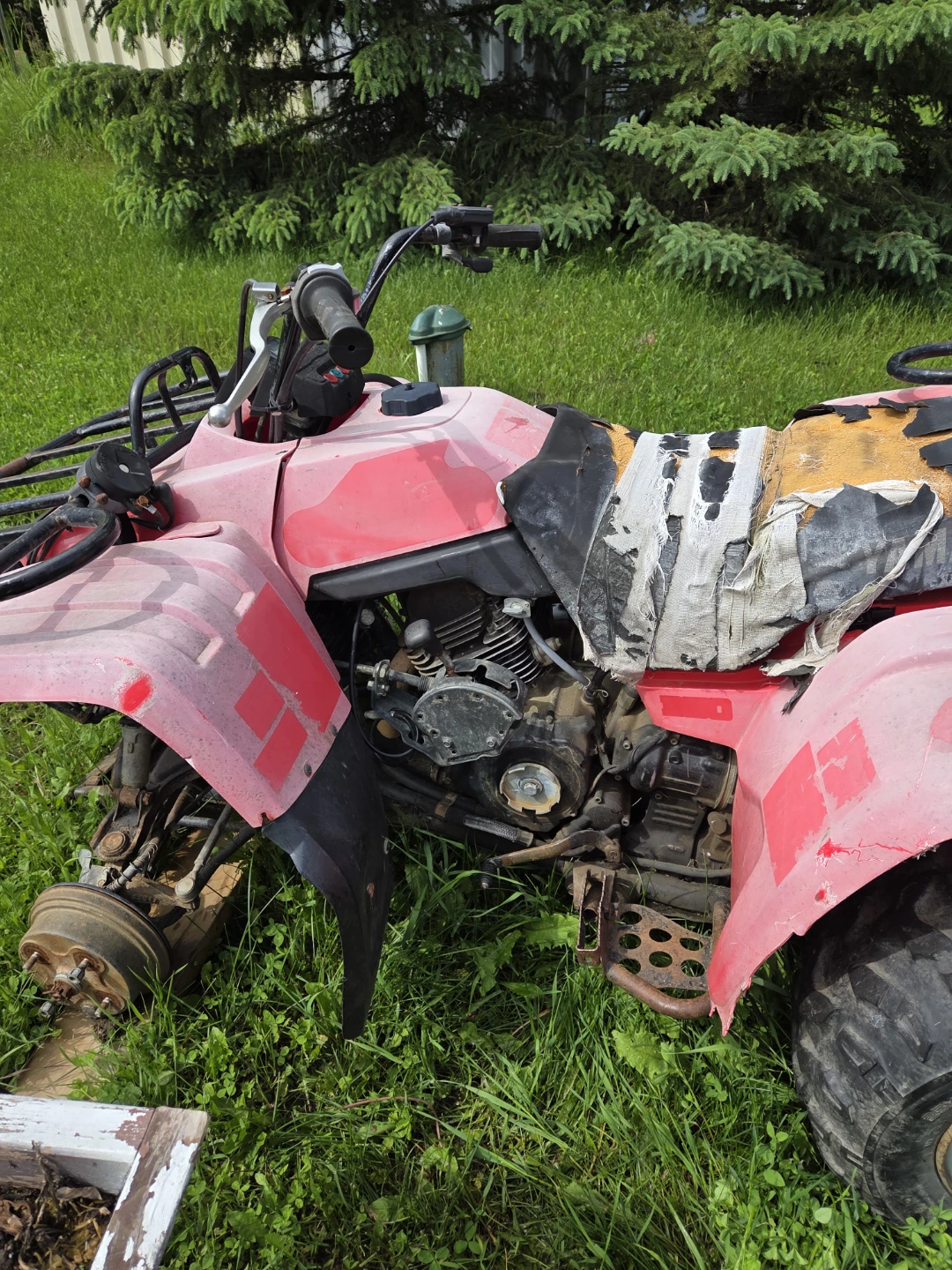 Red Yamaha Moto-4 ATV - photo 2