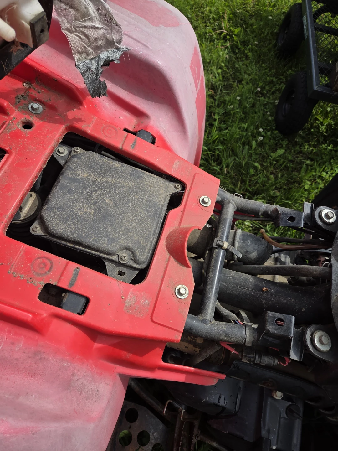 Red Yamaha Moto-4 ATV - photo 3