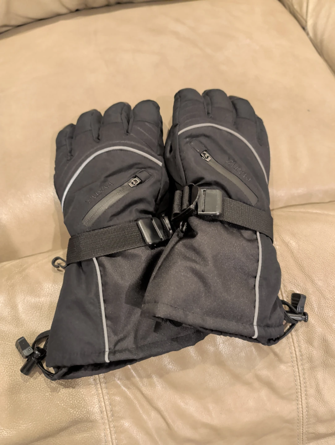 Black Water-Resistant Ski Gloves