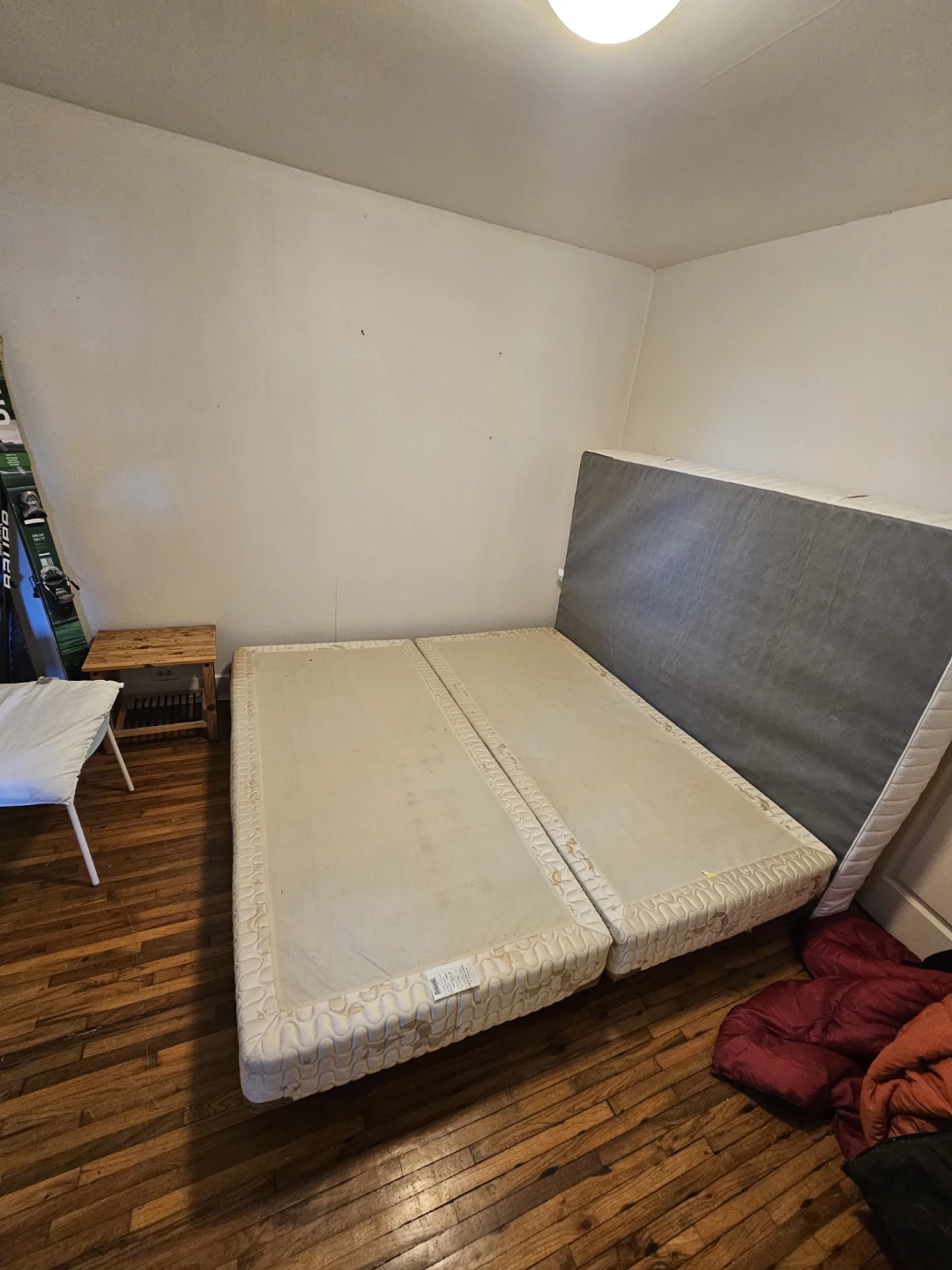 King bed metal frame with 2 boxes spring