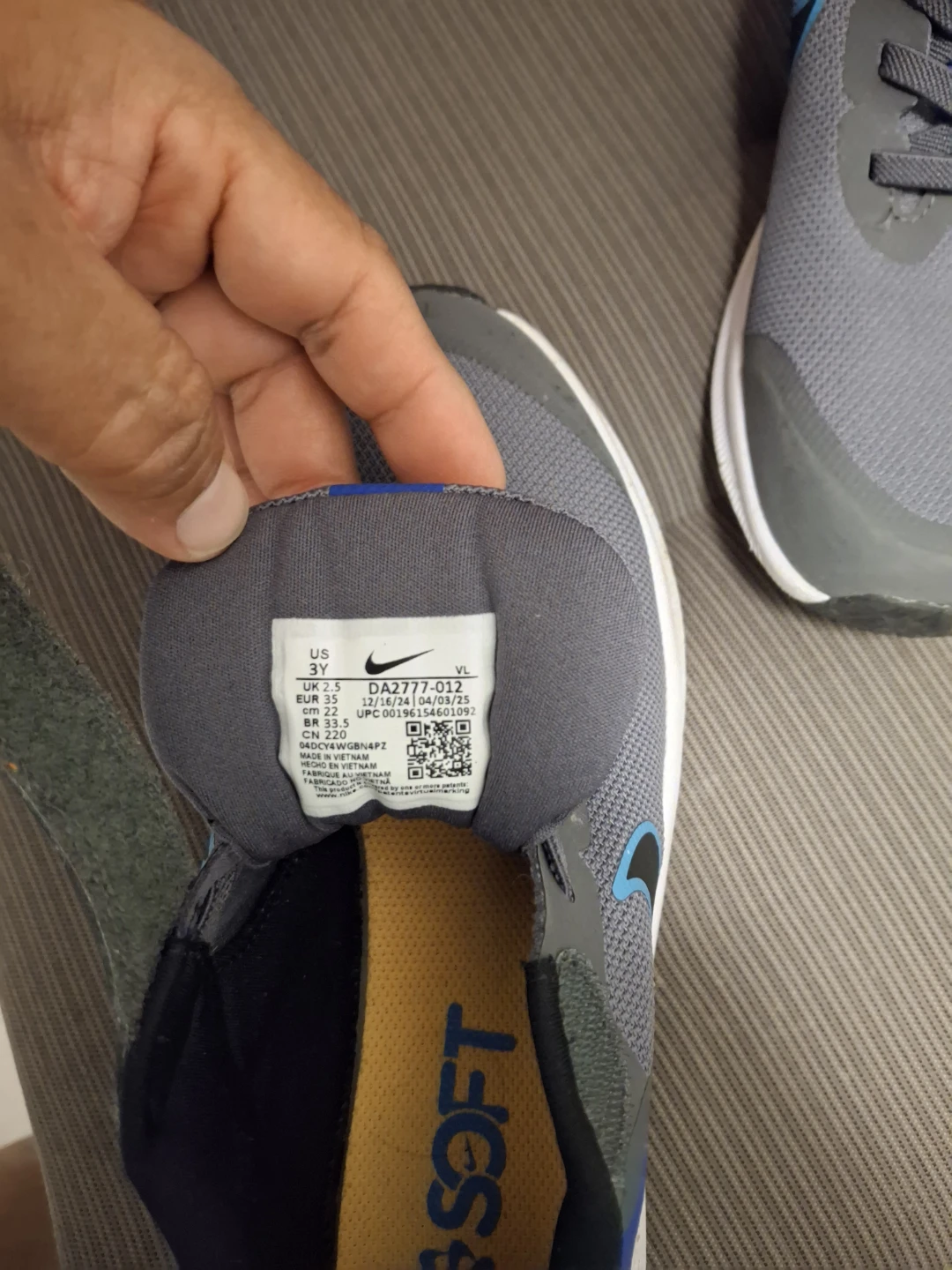Nike Star Runner Kids Shoes . Hardly used like new - photo 4