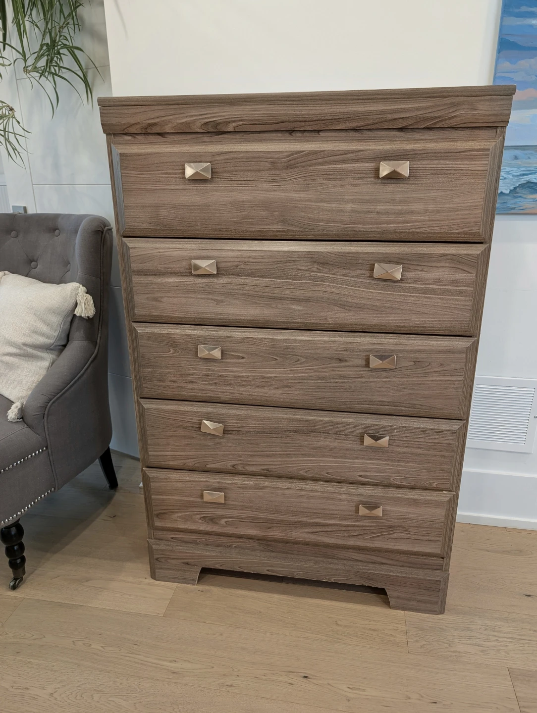 Wooden Dresser with 5 Drawers