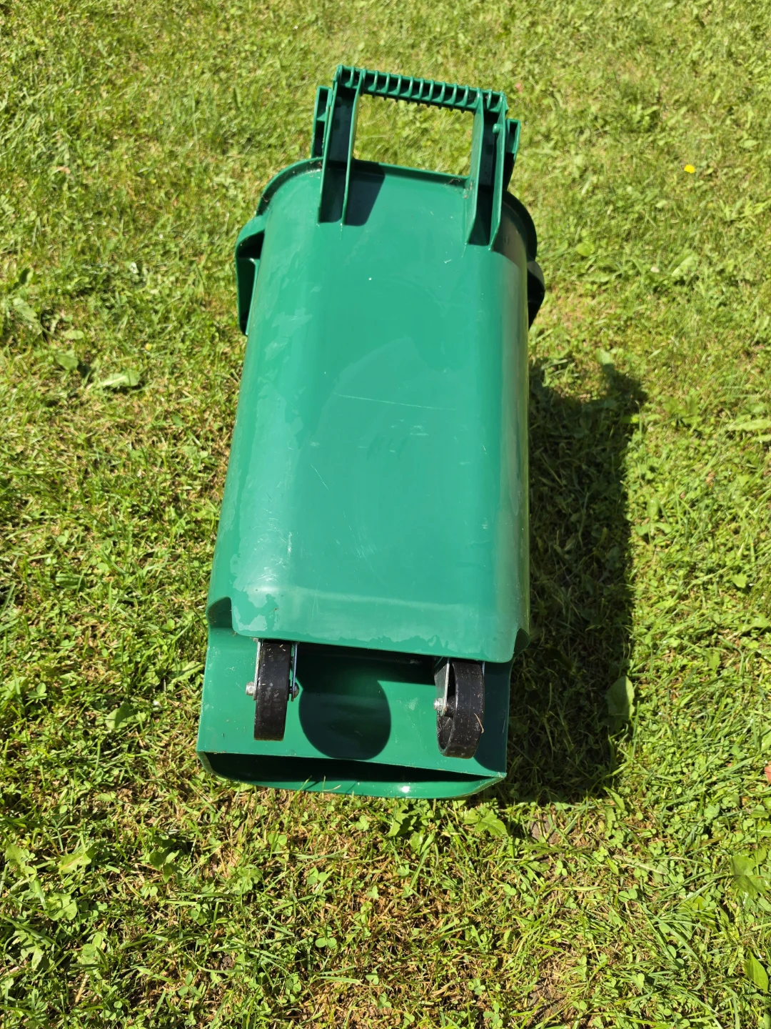 Durable green plastic compost bin with a locking lid and wheels. - photo 3