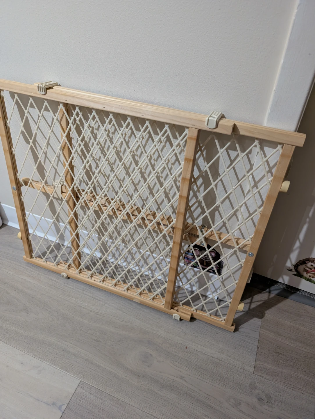 North States Hardwood Diamond Mesh Baby Gate