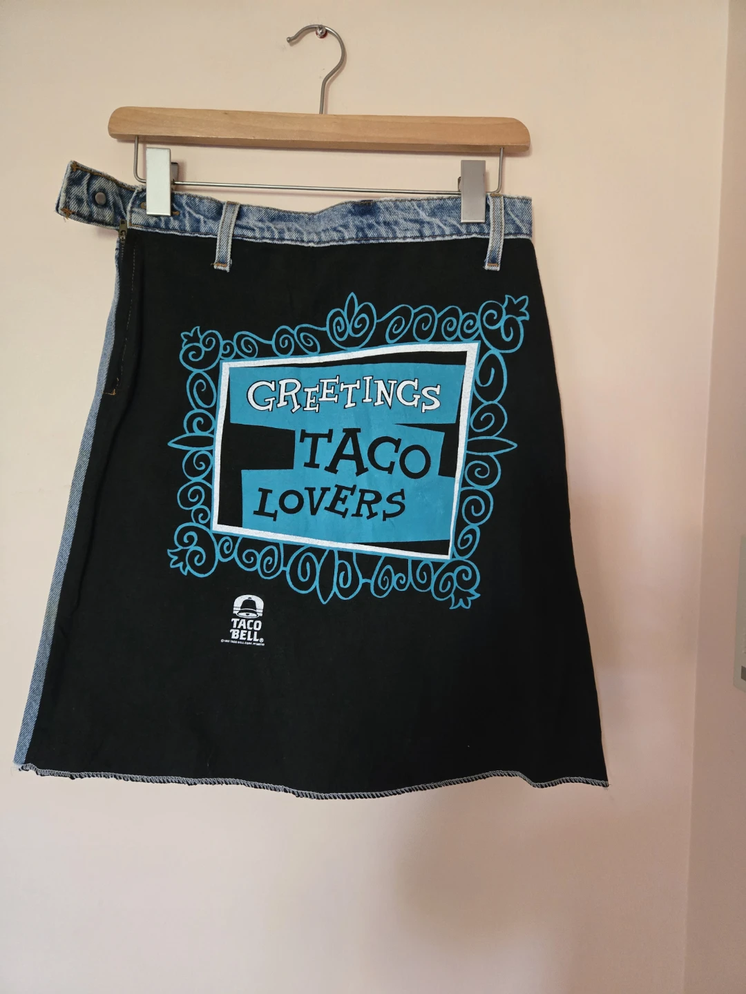Levi's Black Crop Top and Distressed Denim Skirt - photo 2