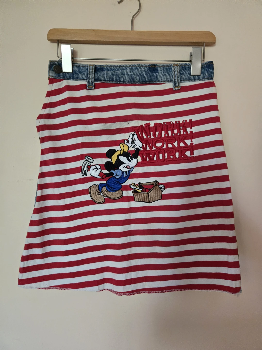 Levi's Black Crop Top and Distressed Denim Skirt - photo 3