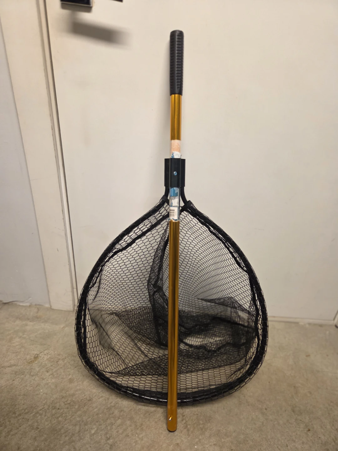 Rubber Coated Fishing Net with Retractable Handle - photo 2