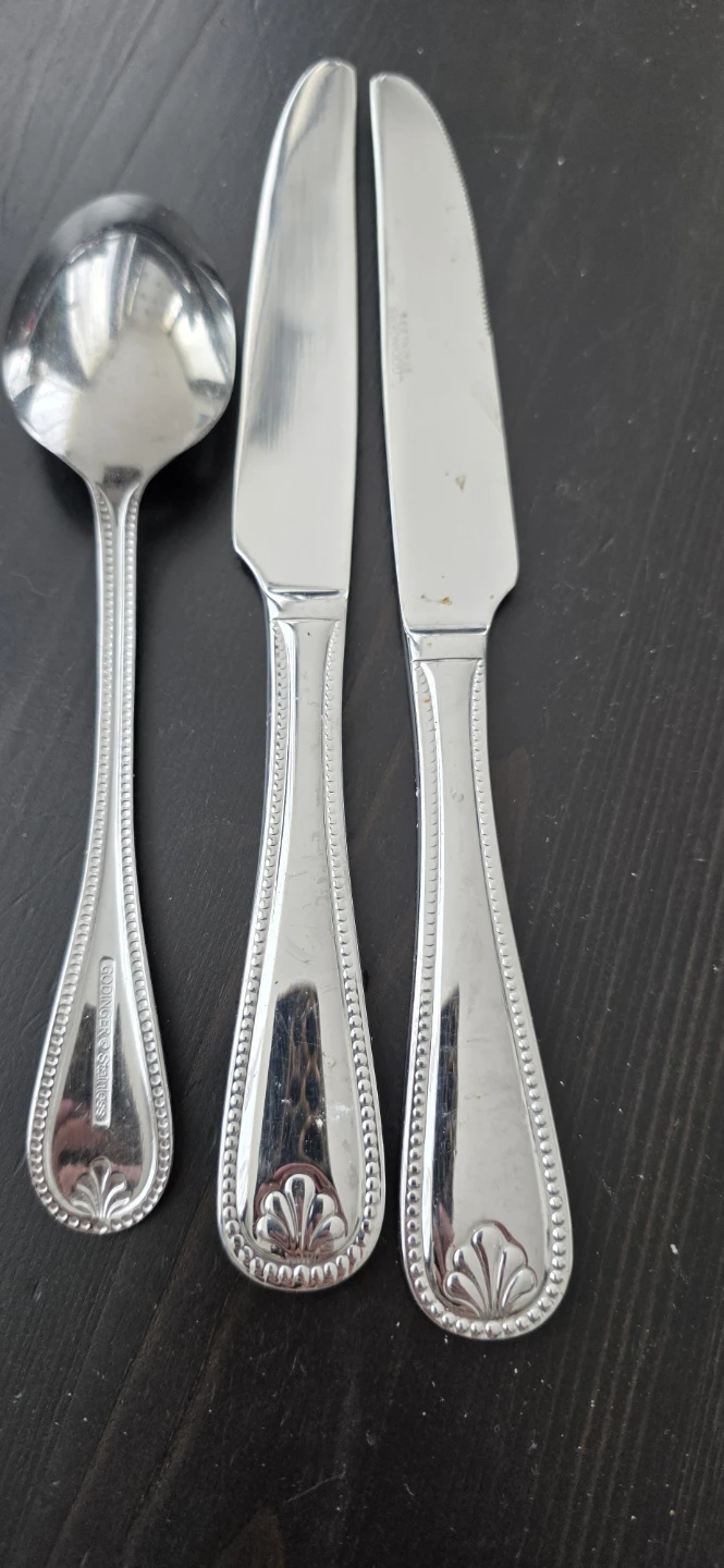 Spoon and 2 Knives