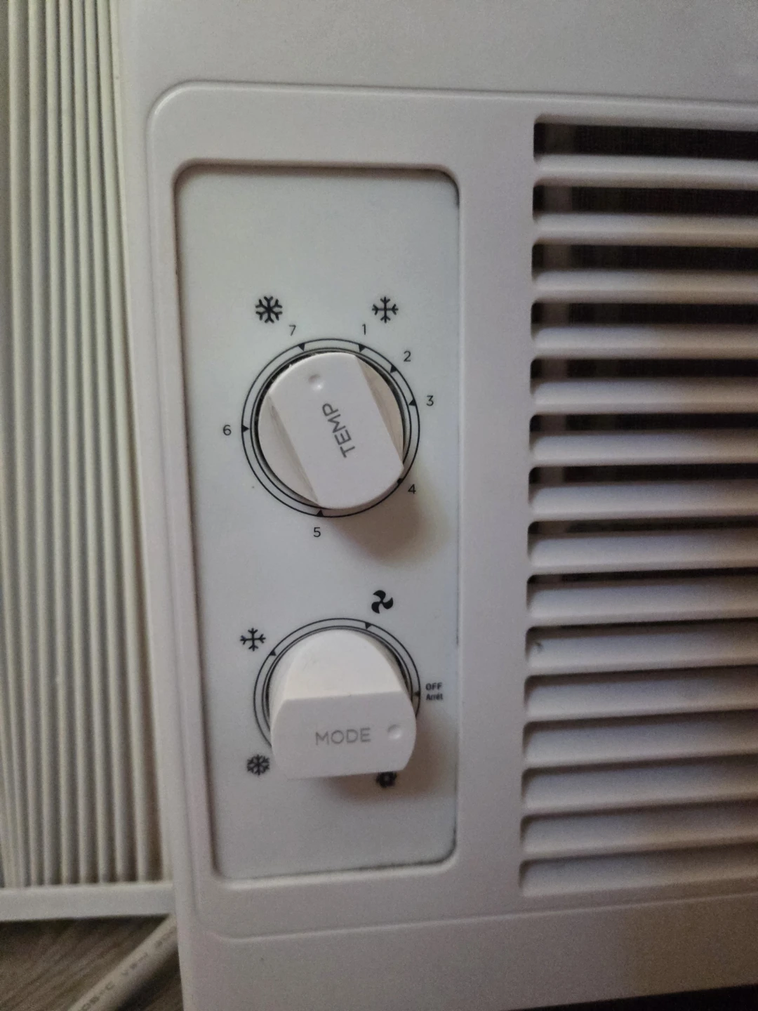 Midea Window Air Conditioner - photo 3