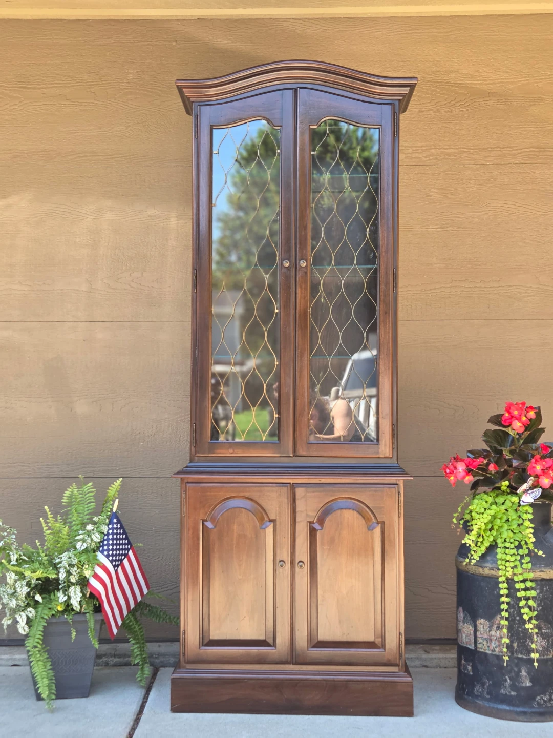 Vintage Ethan Allen Curio Mahogany Wood Glass Light Up Cabinet - photo 2