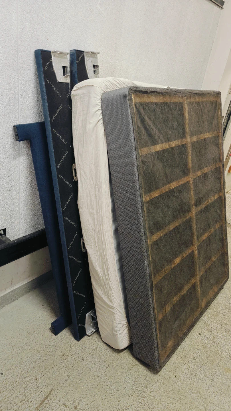 Ethan Allen Custom Upholstered Bed - Queen - photo 3