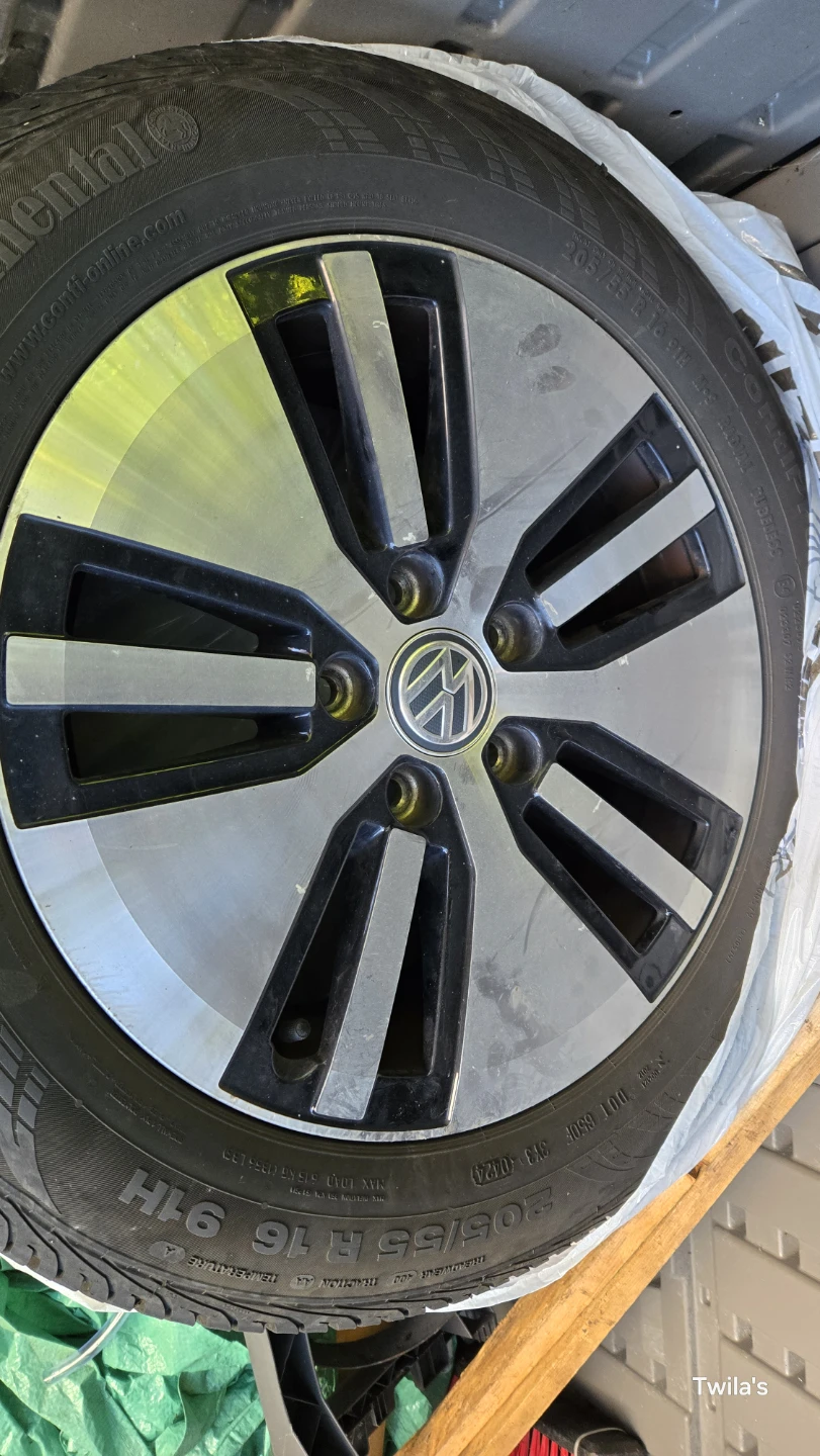 Volkswagen Alloy Wheel with Continental Tire