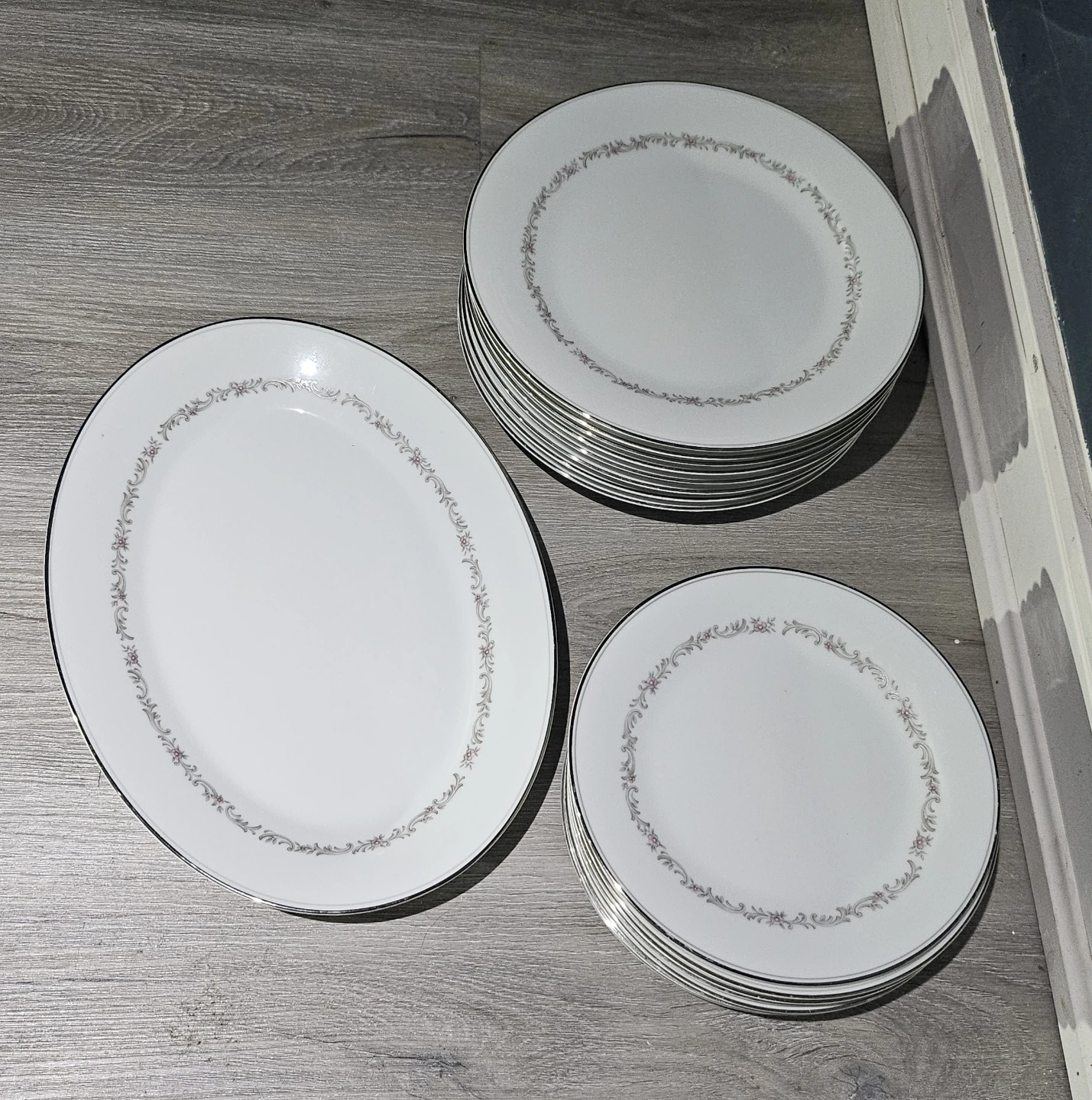Noritake Sakura Fine China Dinnerware Set - photo 2
