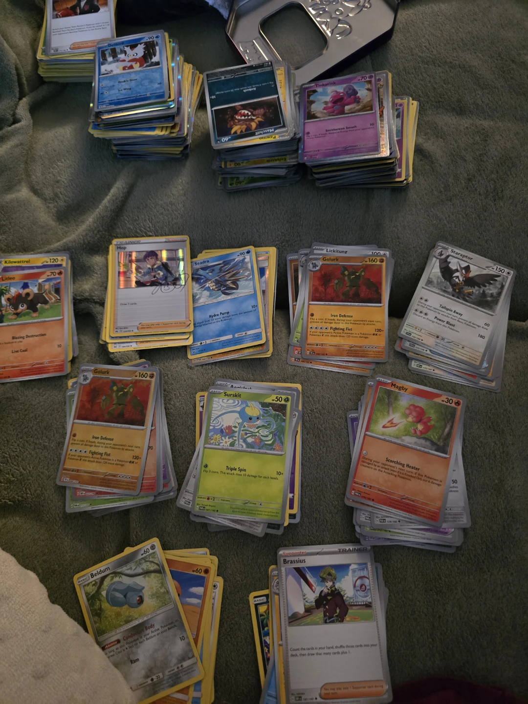Pokemon 500 Cards Shiny and not shiny  with Tin