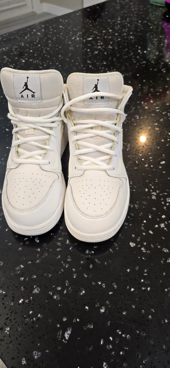 Nike Air Jordan 1 Mid Sneakers