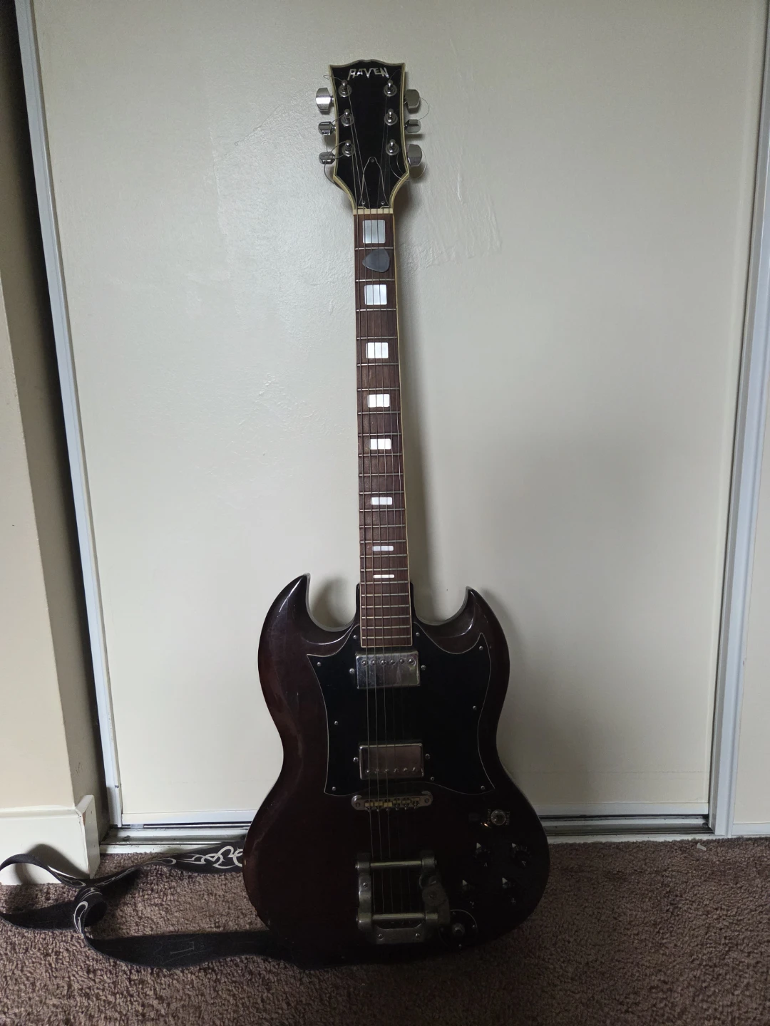Vintage 1970s Raven SG Electric Guitar, ( made in Japan) - photo 2