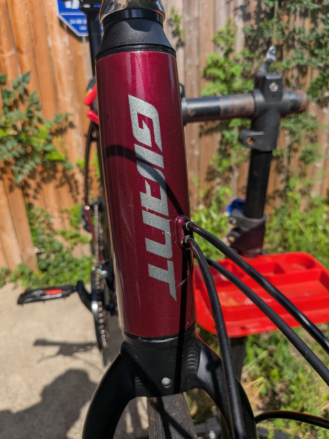 Giant hybrid bike - photo 2