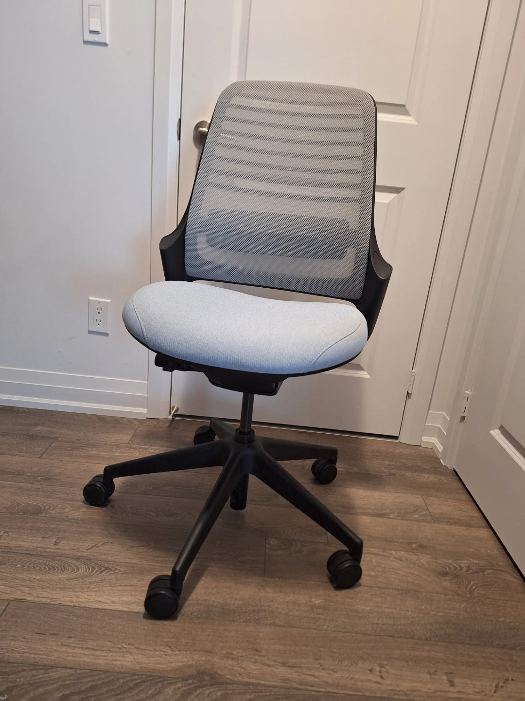 Mesh Back Office Chair - Light Blue - photo 3