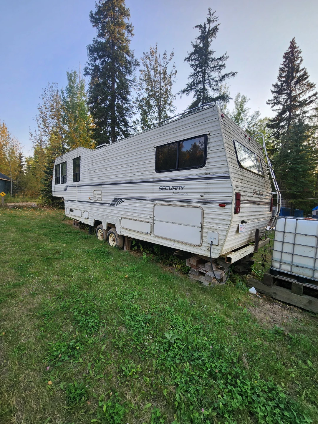 1989 Security penthouse 5th wheel Camper 32ft - photo 3