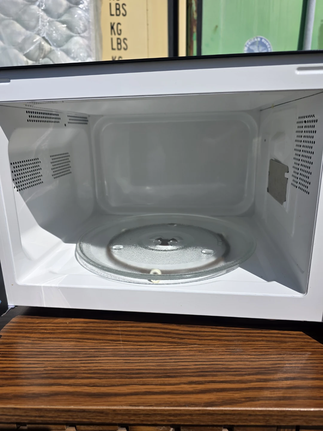 RCA Microwave - photo 2