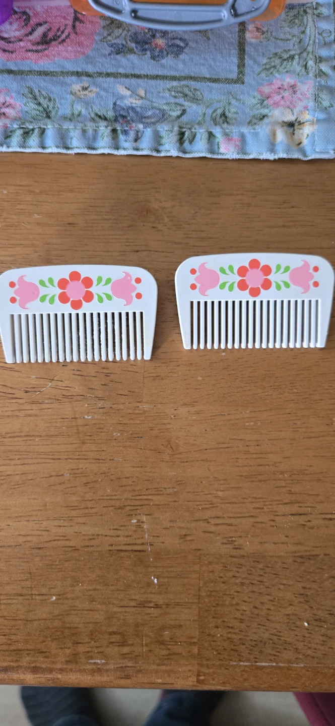 2 Vintage Avon 1975 Floral Mini Combs Set - photo 3