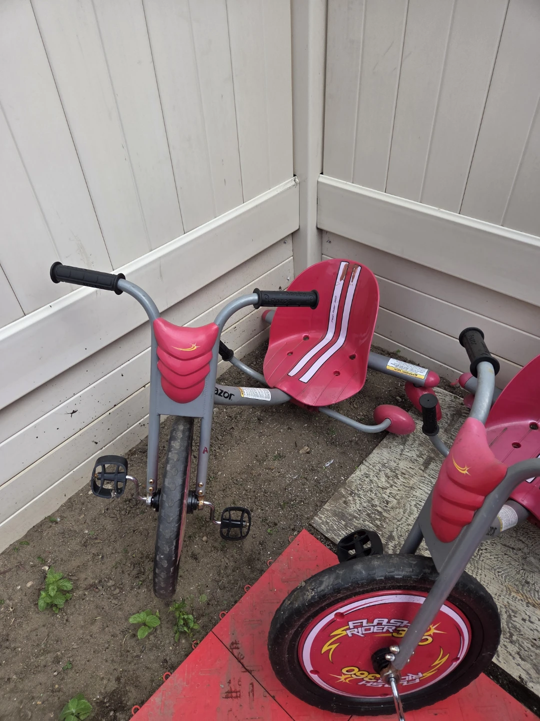 Razor Flash Rider 360 Kids Drifting Tricycle - photo 2