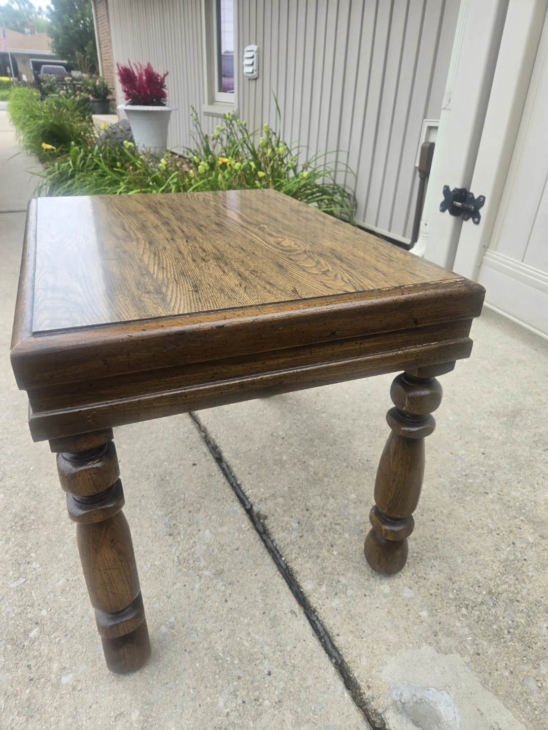 Wooden End Table with Turned Legs - photo 3